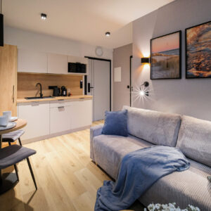Apartament 3 – salon z aneksem kuchennym, 4-osobowy – Sarbinowo